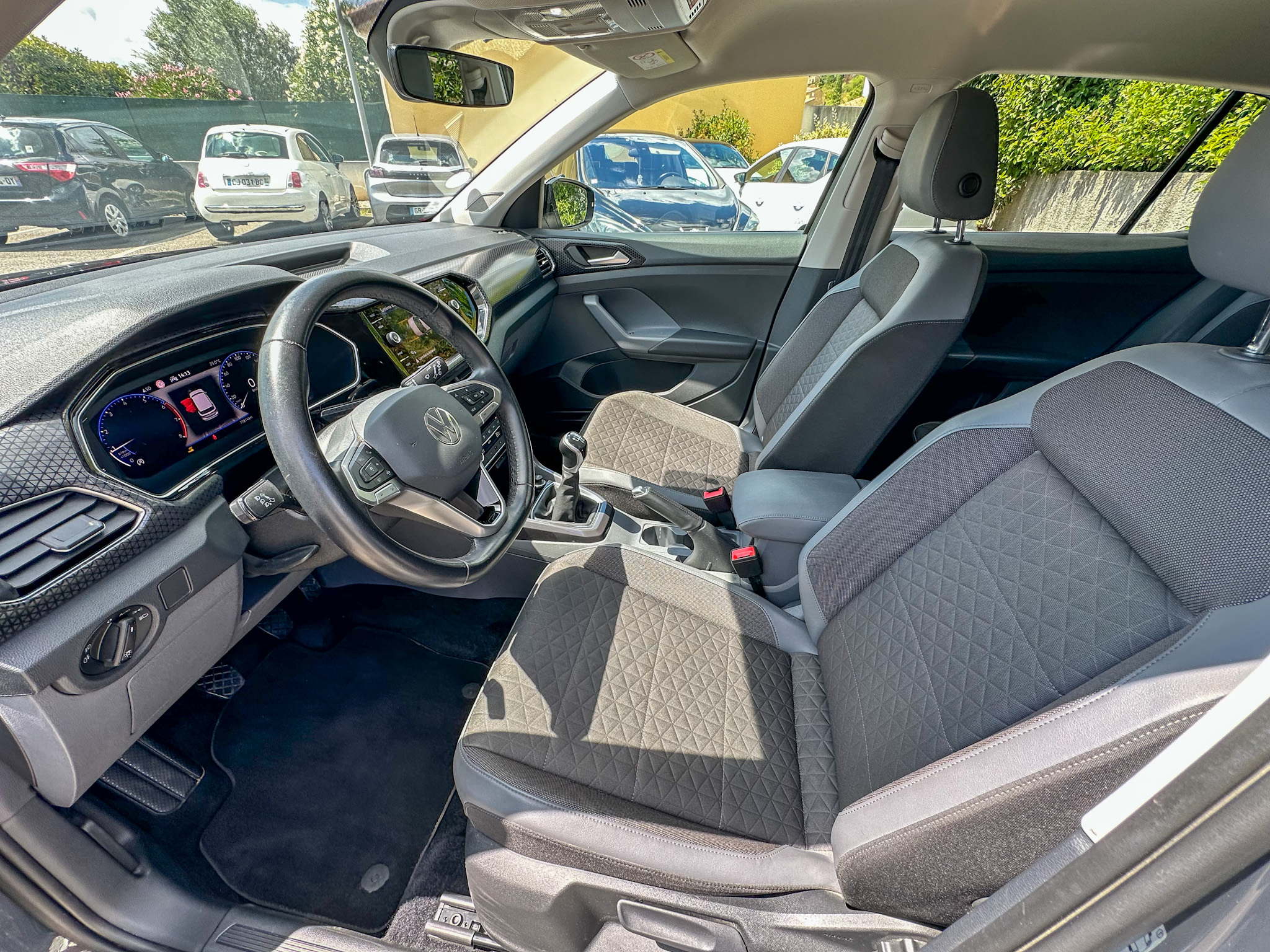 Volkswagen T-Cross 1.0 TSI 110 Carat - 2ème main - Keyless - Sièges chauffants - ACC - Cockpit - Carplay/Android Auto